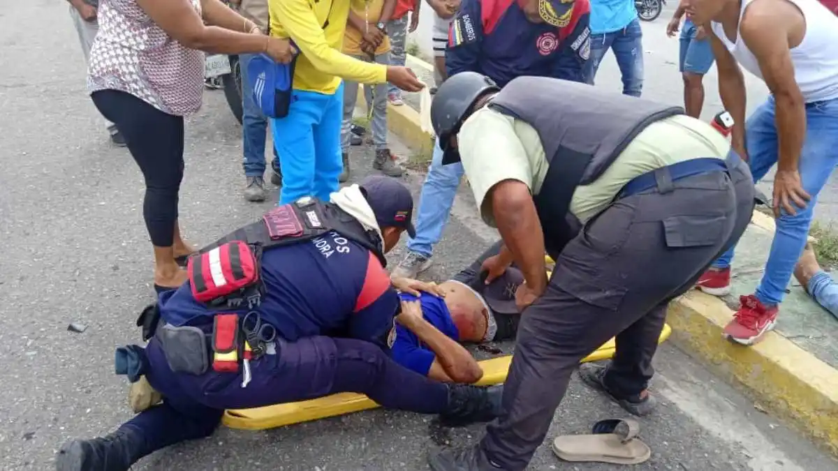 Motorizado falleció tras impactar contra un poste