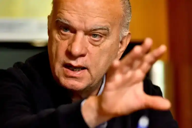 El precandidato a gobernador bonaerense, Néstor Grindetti, dio pistas sobre quién sería su vice