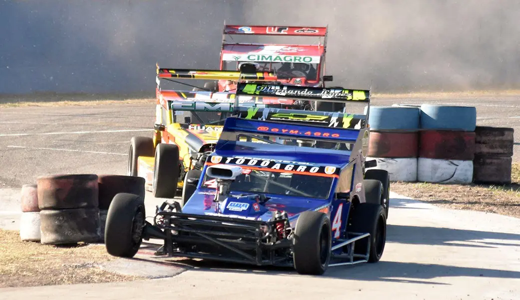 Matías Álvarez ganó y se tomó respiro al final