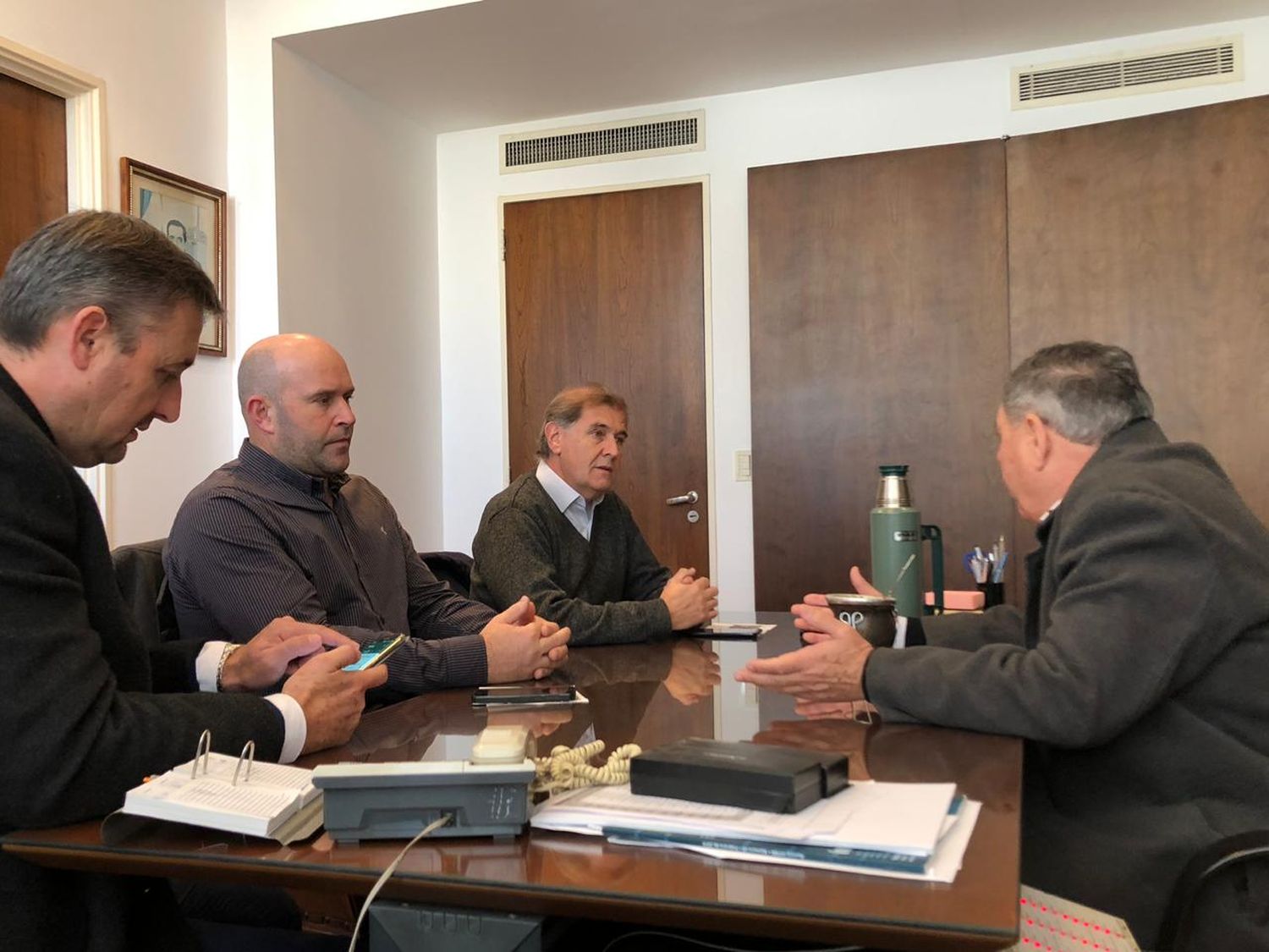 El senador Alfredo De Ángeli recibió a citricultores entrerrianos