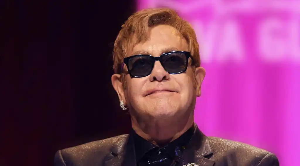 Elton John encabeza este domingo un festival benéfico por streaming