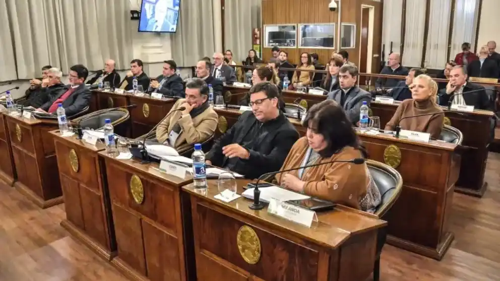 El Senado analiza el pedido del Gobierno para tomar deuda por 500 millones de dólares