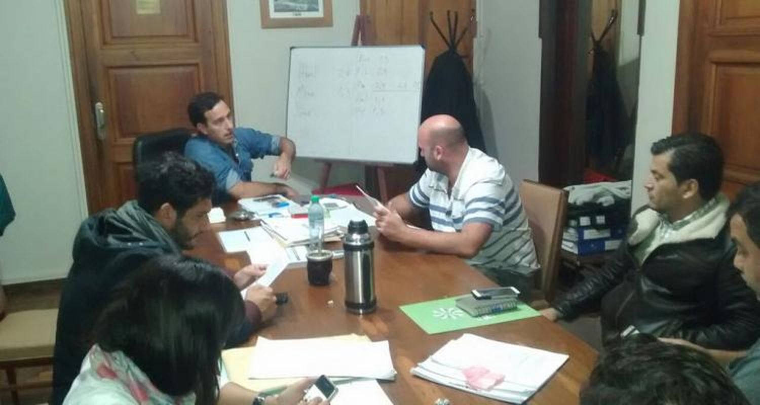 Tras una segunda reunión sin acuerdo, sindicatos y gobierno vuelven a debatir aumento salarial