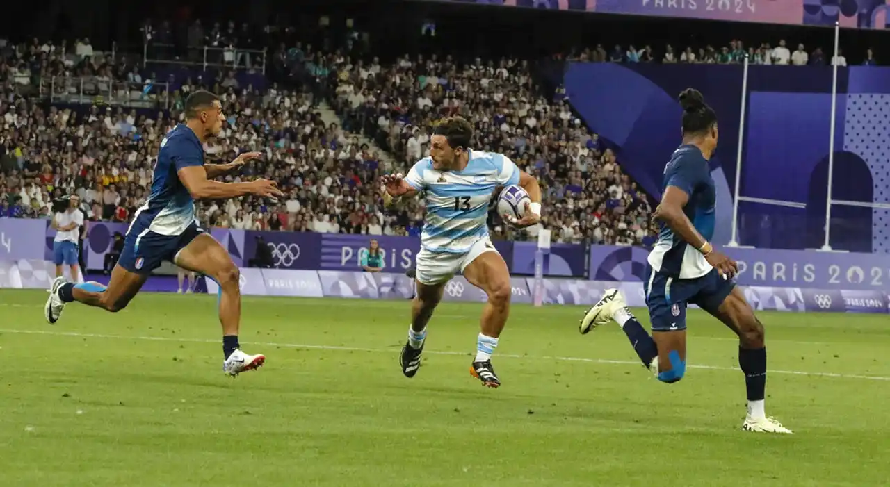 Hoy Los Pumas 7s quedaron eliminados de los Juegos Olímpicos de Paris 2024 en los cuartos de final al perder frente a Francia por 26 a 14 en el Stade de France.