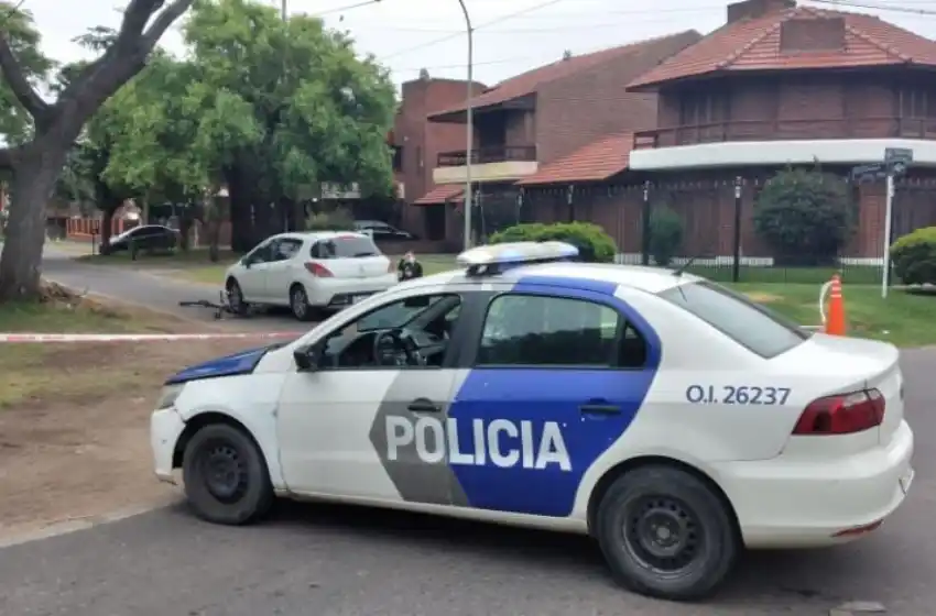 Accidente de tránsito en Chubut y Mugaburu: una mujer fue trasladada al HIGA con politraumatismos