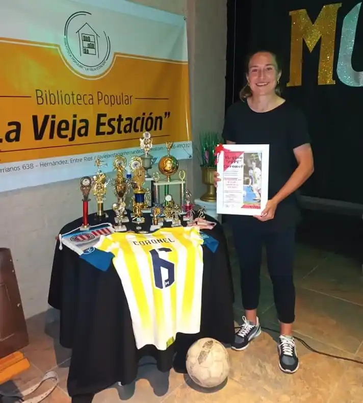 Fútbol y literatura se unieron en la Biblioteca La Vieja Estación
