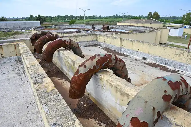 Autoridades provinciales recorrieron la obra de ampliación de la Planta de Tratamiento Cloacal