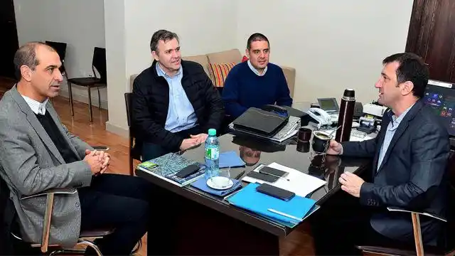 La provincia busca administrar el tendido de red de fibra óptica
