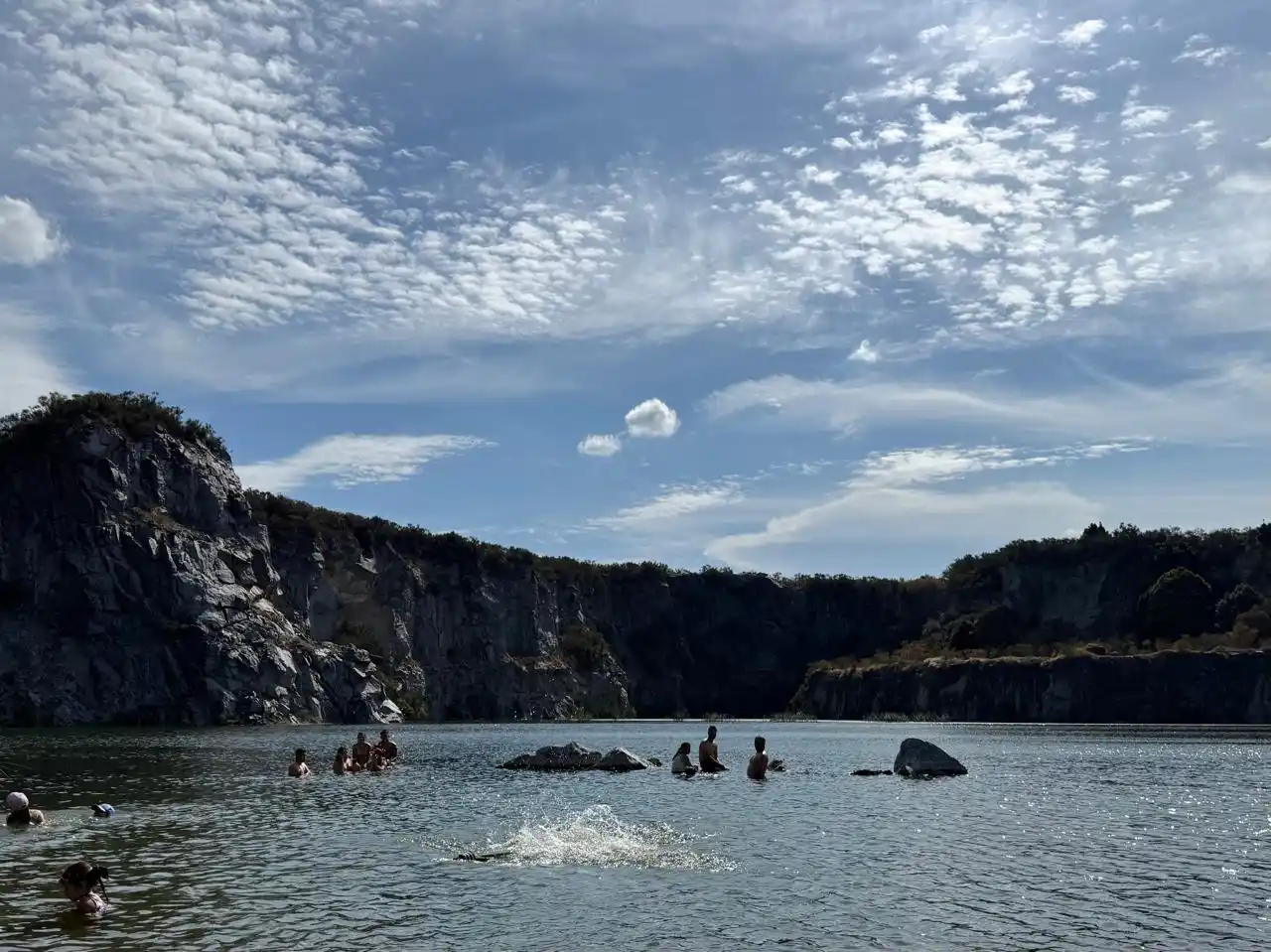 Desde el Municipio transmitieron que notificaron al propietario de las cavas para que cierre el predio.