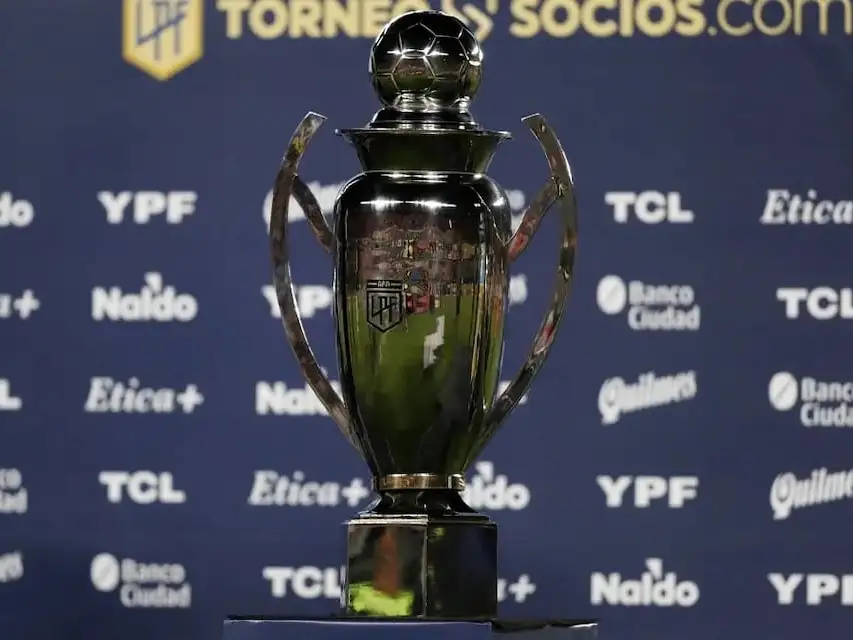 El Trofeo de la Copa de la Liga.