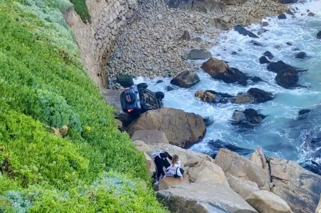 Desbarrancó un auto