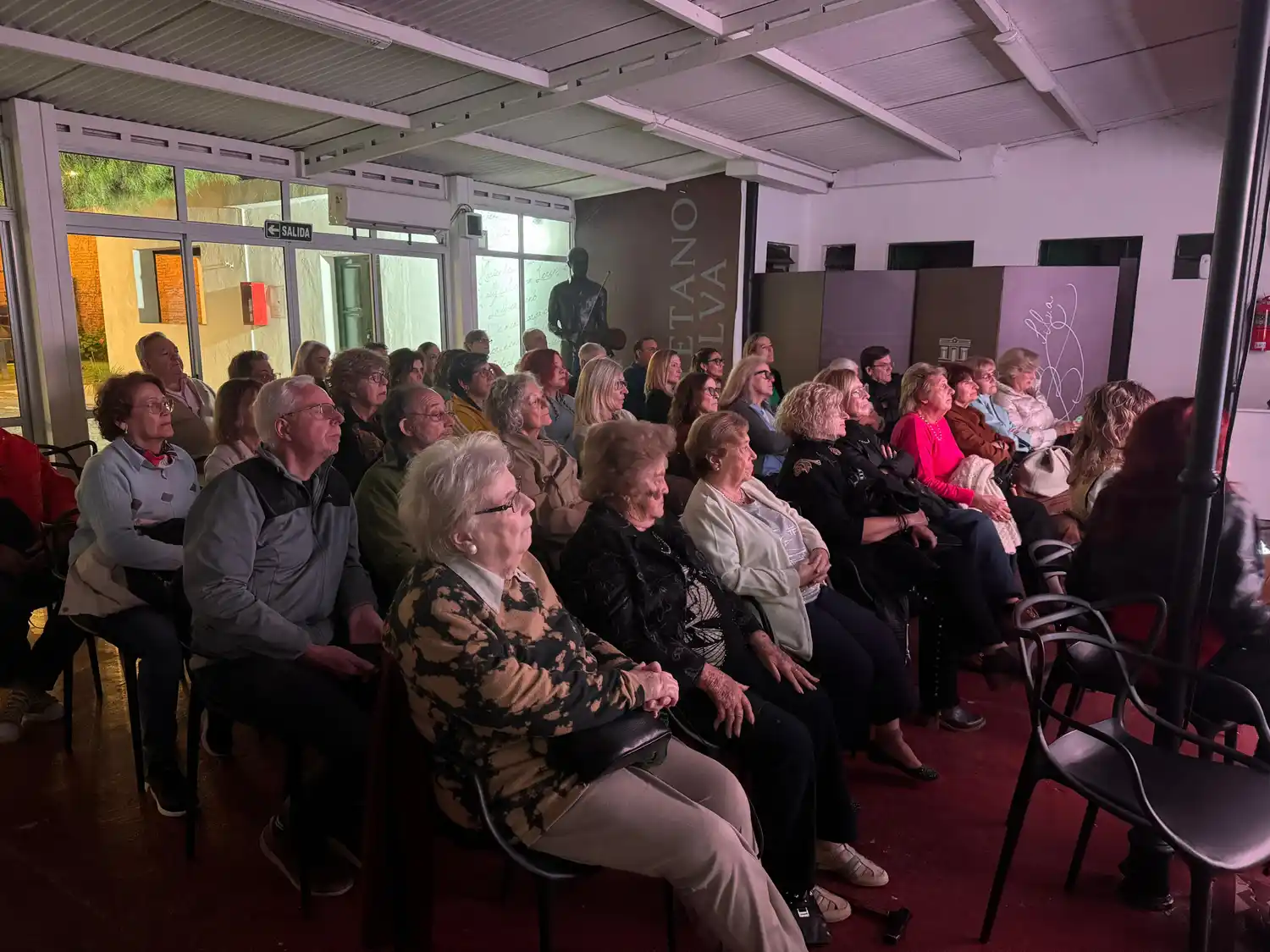 Un buen marco de público estuvo presente en la Casa Museo.