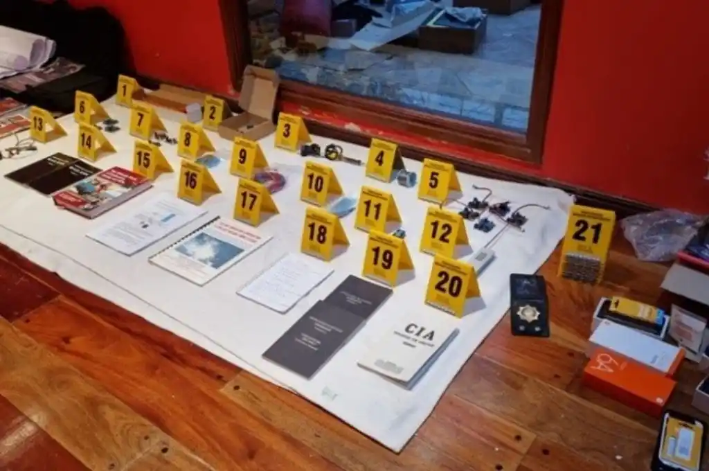 Secuestran armas de guerra, explosivos y otros elementos de la  casa de Segovia