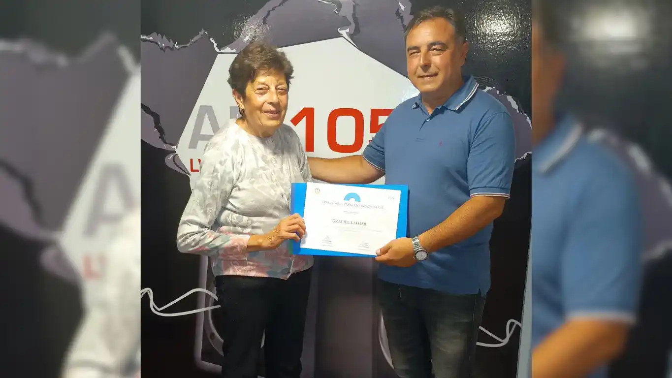 Graciela Aimar, emblema de 53 años de radio, junto a Matías Beccaría.