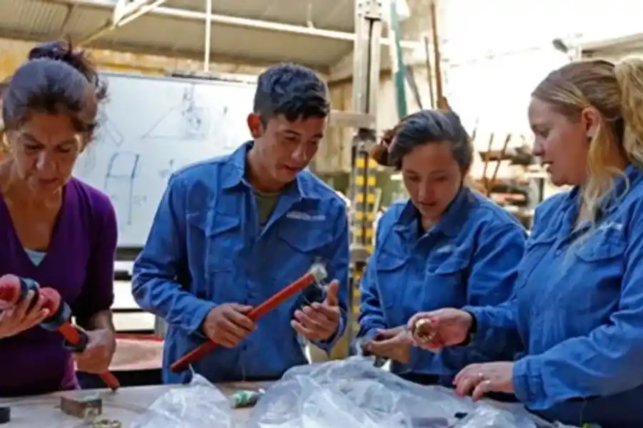 Hay más de 1,2 millones de planes sociales en la Argentina. El gobierno busca reforlmularlos