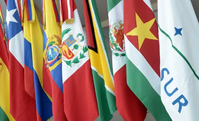 Asumieron los 43 representantes del Parlasur