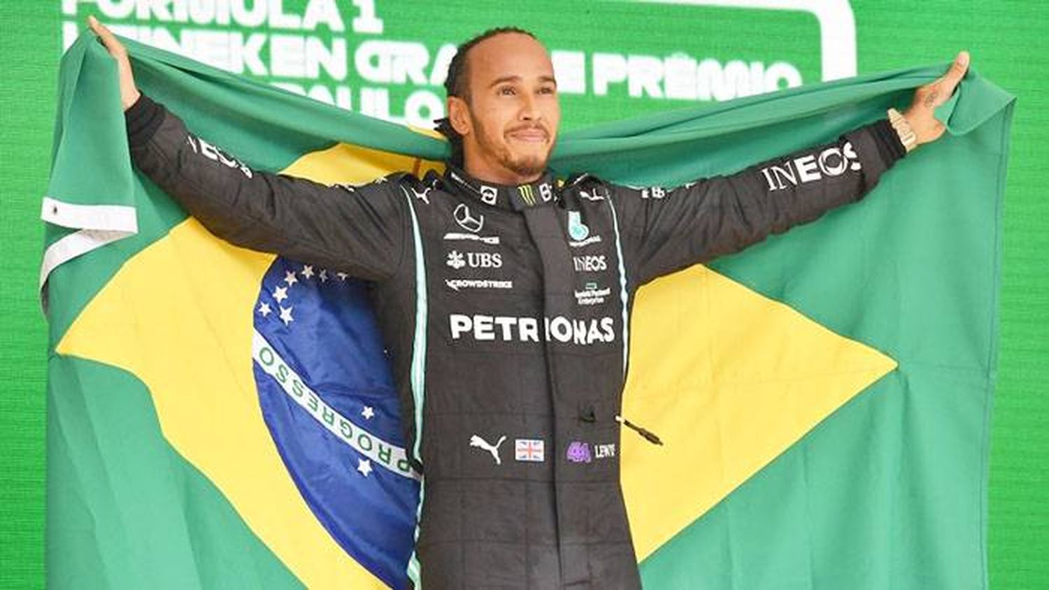 Lewis Hamilton ganó una  batalla en Brasil y no se  resigna a la lucha por el título