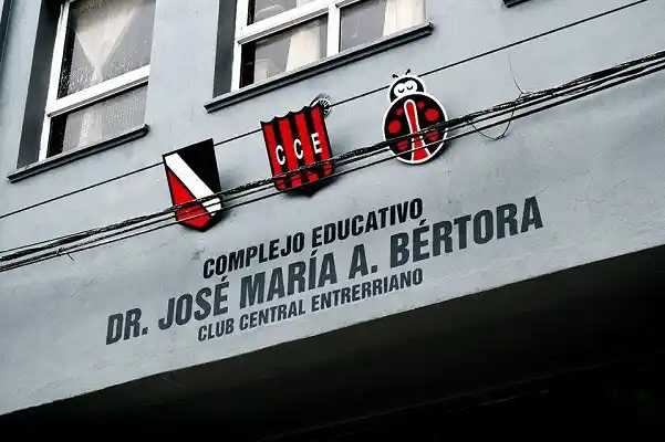 El hombre que golpeó al profesor en el Bértora fue citado a indagatoria