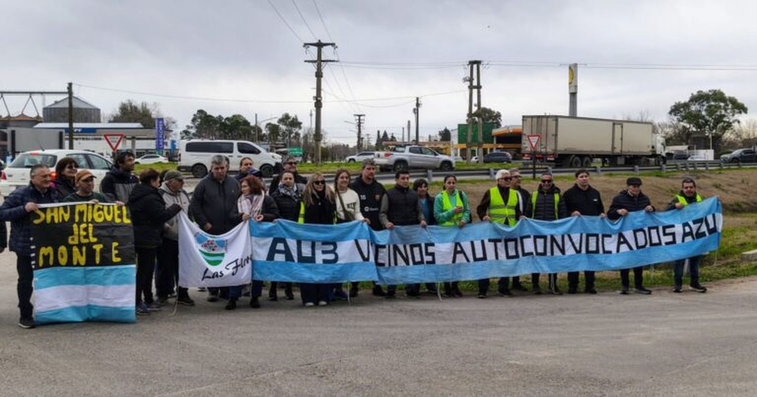 Tandilenses participaron del banderazo en Azul en reclamo por obras de infraestructura en la Ruta 3