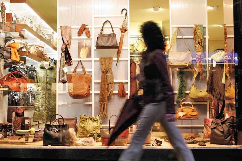 Más señales recesivas: las ventas minoristas cayeron un 12,6% en marzo