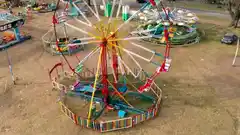 Un hombre y su hijo cayeron al vacío de "La vuelta al Mundo" y están graves