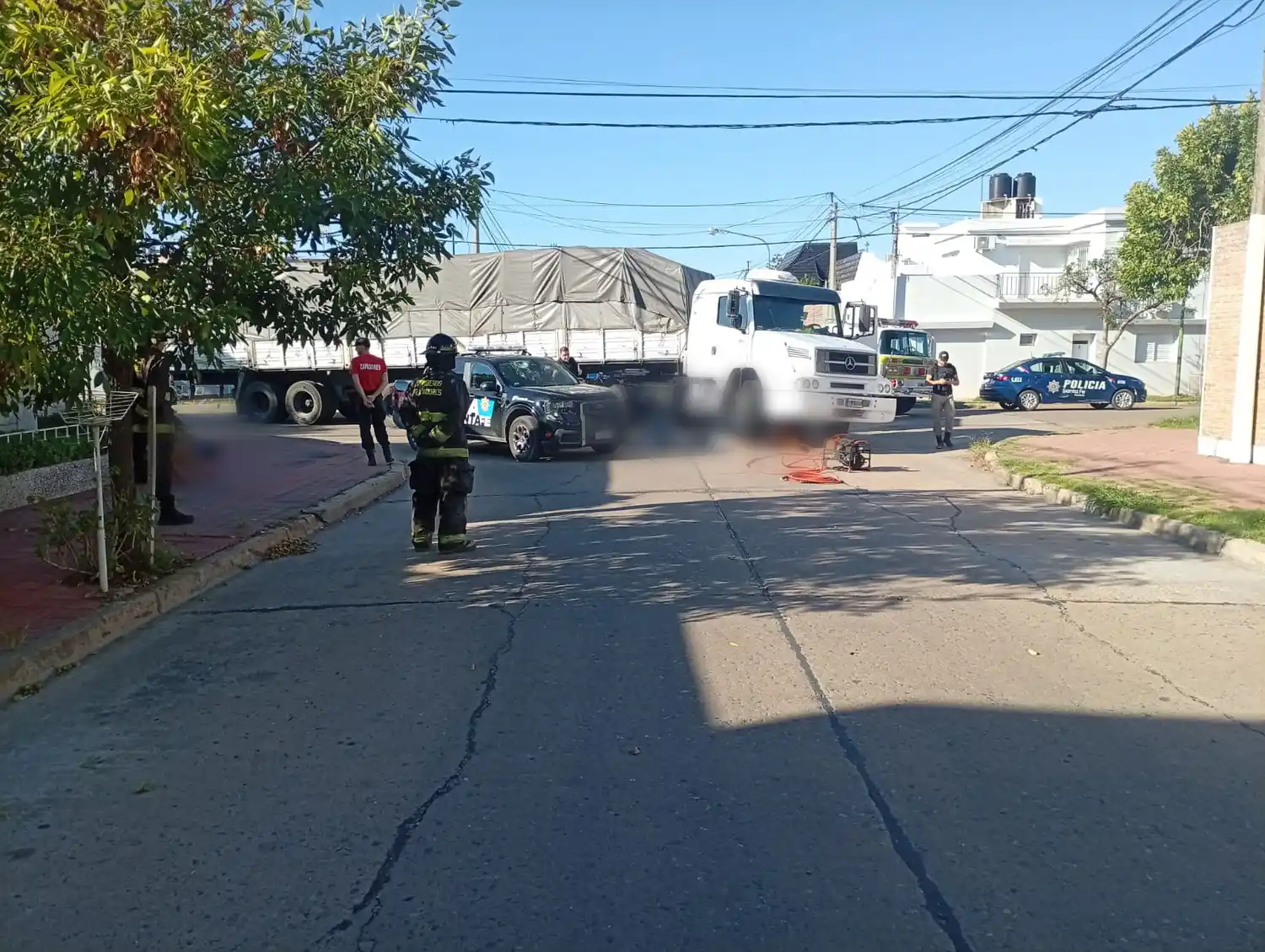 Gravísimo accidente de tránsito en una esquina de la ciudad: falleció una mujer embarazada - 1