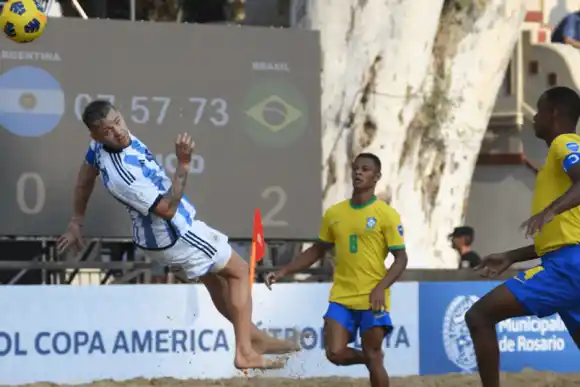 Argentina goleada por Brasil en la Copa América de Fútbol Playa