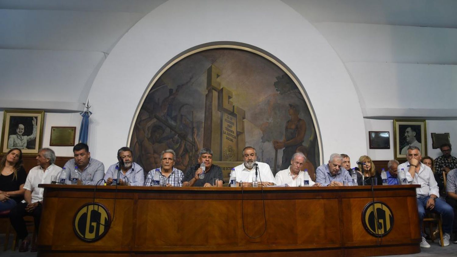 El Comité Central Confederal declaró la medida de fuerza a partir de las 11 de ese día.