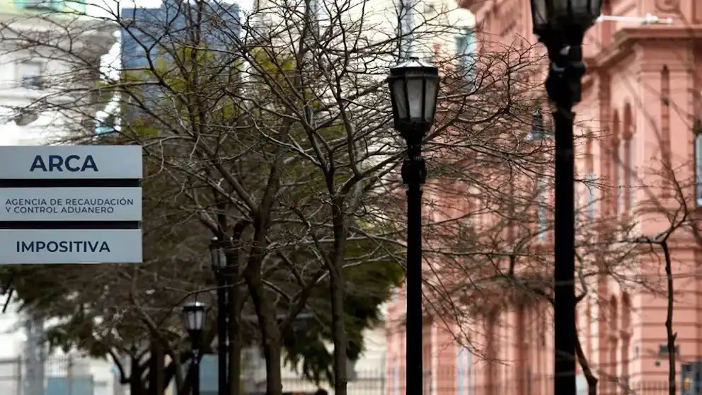 El ingreso al edificio central de ARCA, frente a Plaza de Mayo, en el microcentro porteño