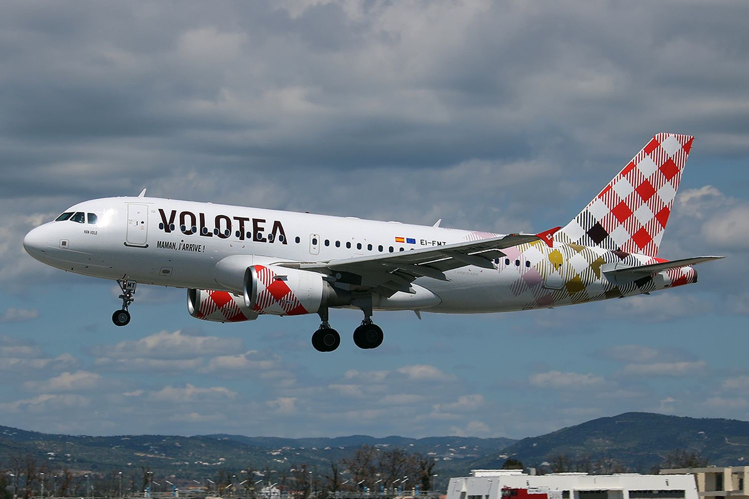 Volotea inauguró sus vuelos a Málaga y Valencia desde A Coruña