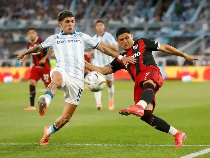 Racing lo ganó en el final y avanzó a cuartos del Clausura 2025