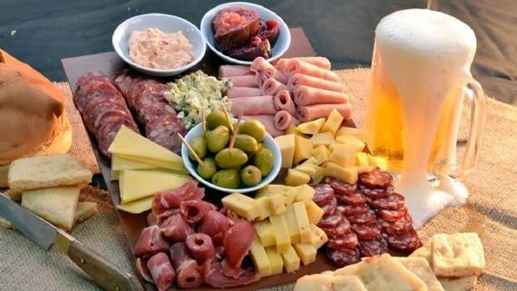 Picada, vinos, cervezas y empanadas: lo que podés ganar con El Eco en su sorteo del Día de la Amistad