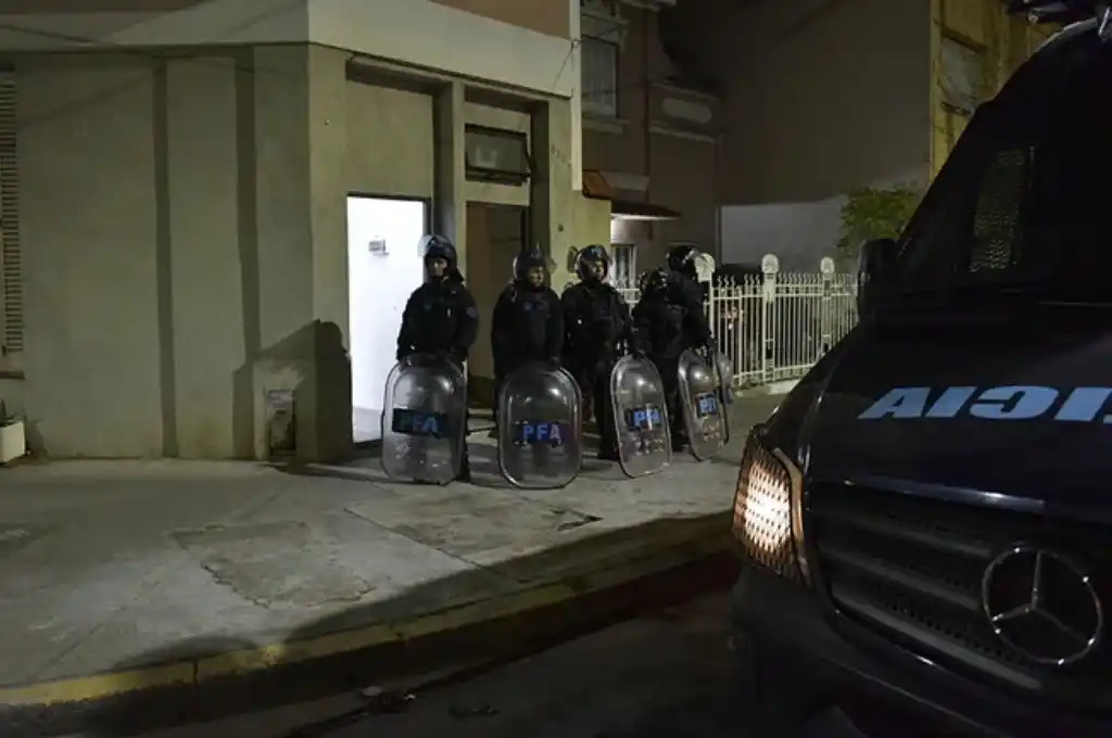 Realizaron un allanamiento en la casa del hombre que atacó a Cristina Kirchner