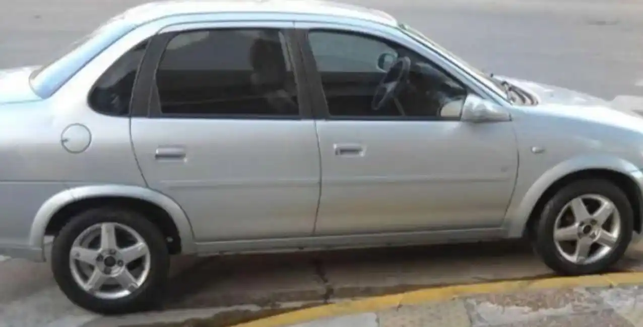 Un remisero recibió un disparo en el rostro cuando se resistió al robo del auto