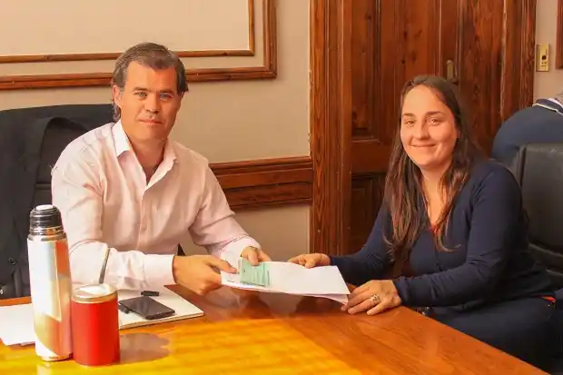 AGOS: El Municipio entregó 1 millón y medio de pesos a la Cooperativa Jeannot Sueyro