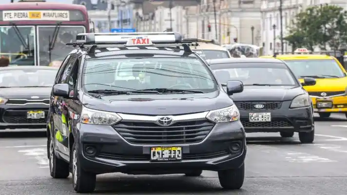 SIETE DISPAROS EN TÓRAX  Y CABEZA: matan a un venezolano dentro de un taxi en Perú