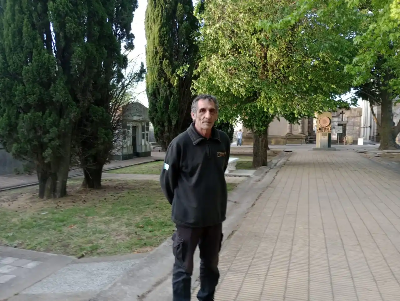 “Se lo cuento a mi señora nada más, porque sabe que no estoy loco”, confió el sereno del Cementerio