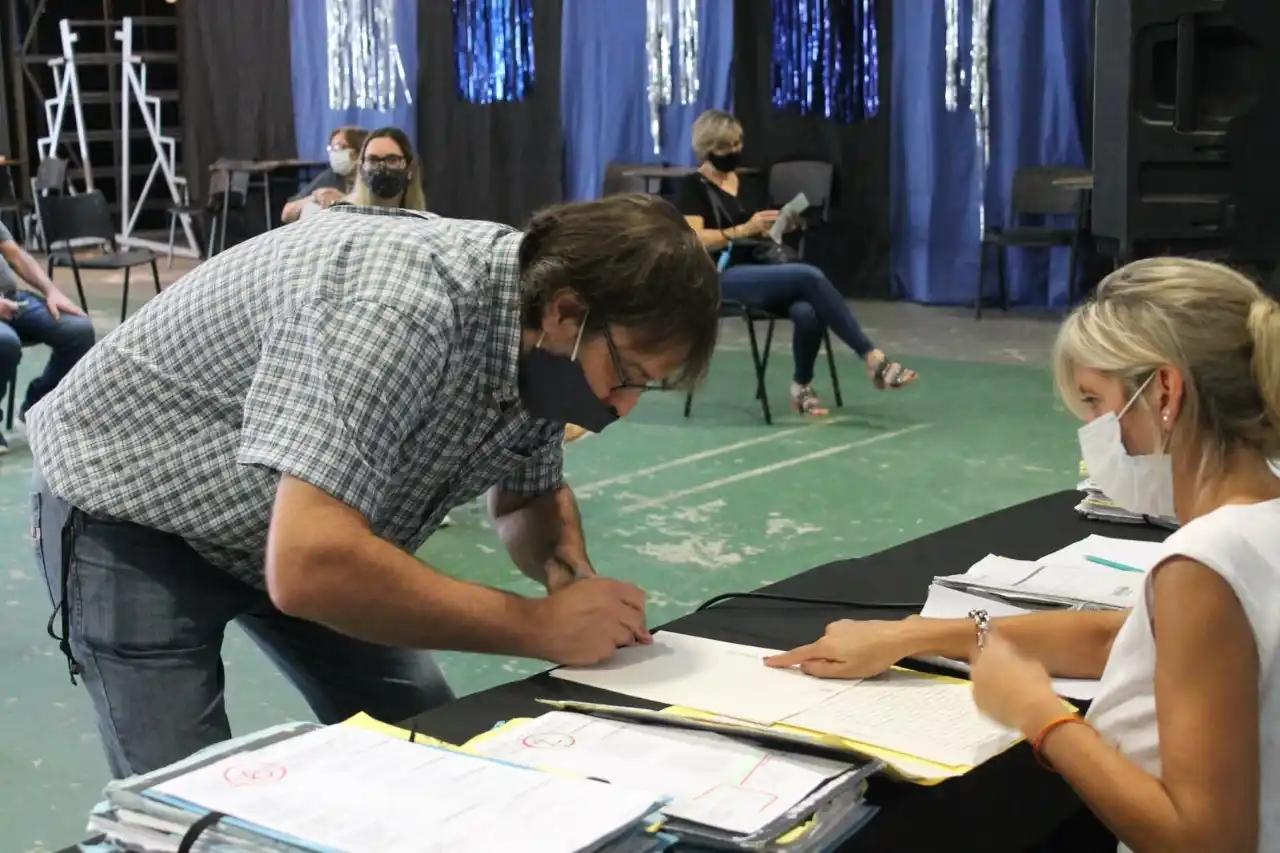 Más de 200 familias de Almirante Brown, Brandsen y Pergamino firmaron las escrituras de sus casas 