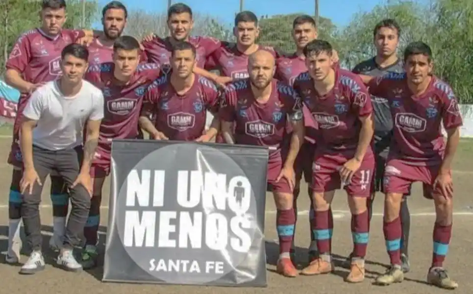 "Ni Uno Menos": equipo de fútbol santafesino salió a bancar a detenido por abuso sexual