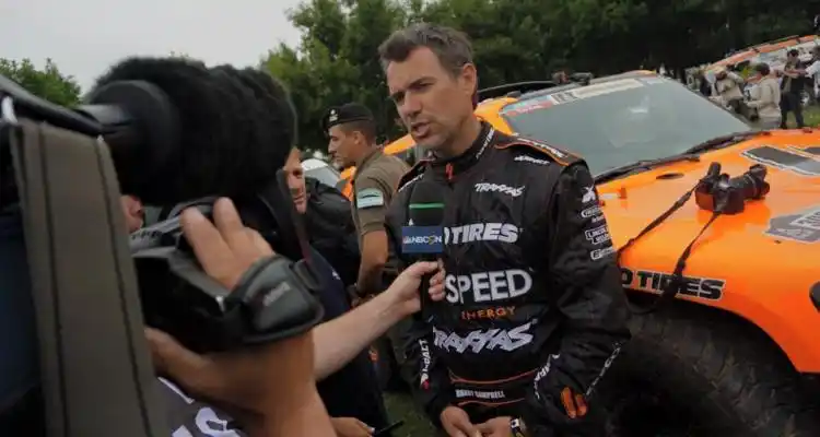 [VIDEO] Dakar 2015: Espectacular paso de Robby Gordon