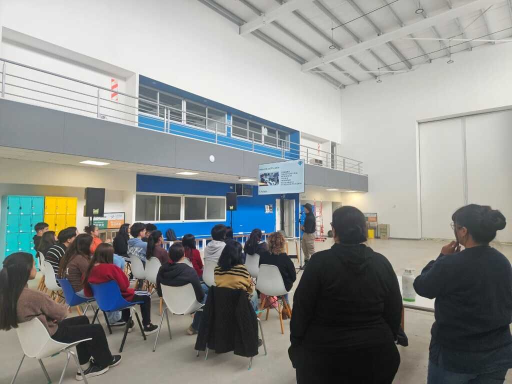 Capacitan en Ojos en Alerta en instituciones educativas