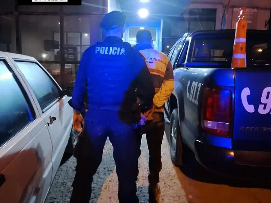 El detenido fue trasladado a sede policial y se le formó una causa por resistencia a la autoridad.