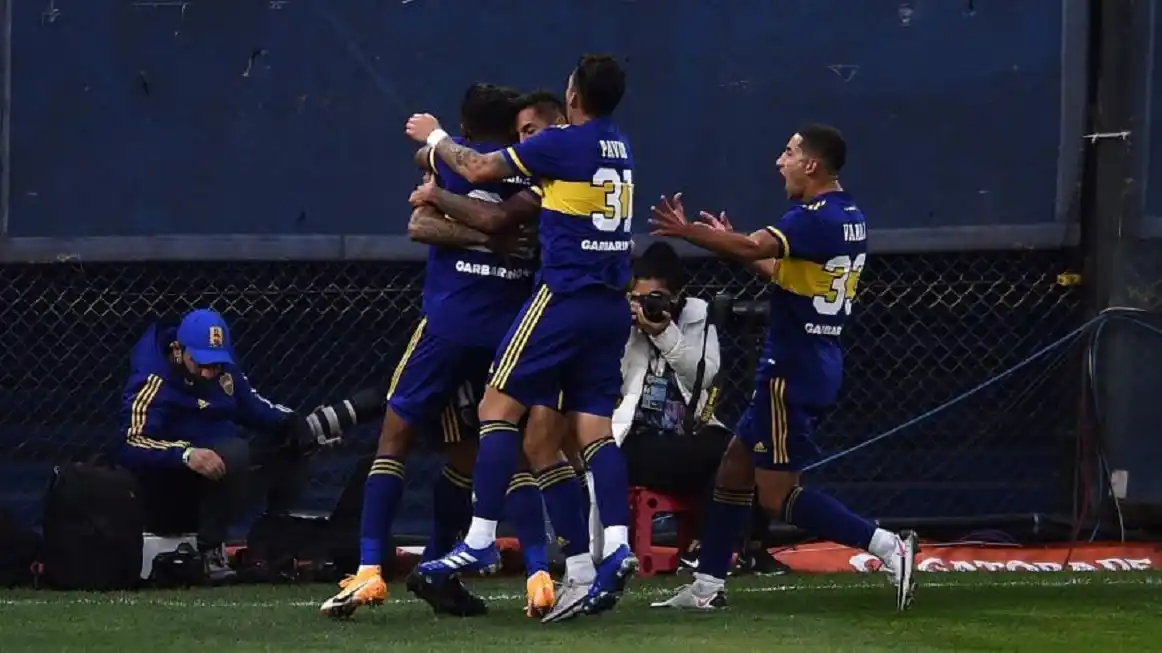 Boca acertó en los penales, venció a un diezmado River y se metió en semifinales