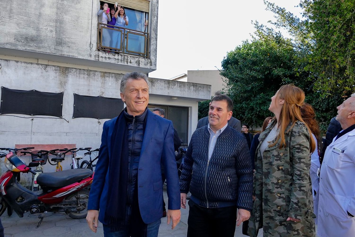 Video: Una mujer fue demorada por reclamar e insultar al presidente Macri en Azul