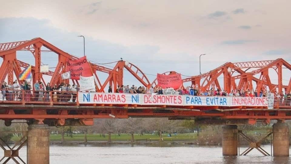 Contra Amarras y los desmontes, en el marco de una movilización en repudio al barrio náutico 