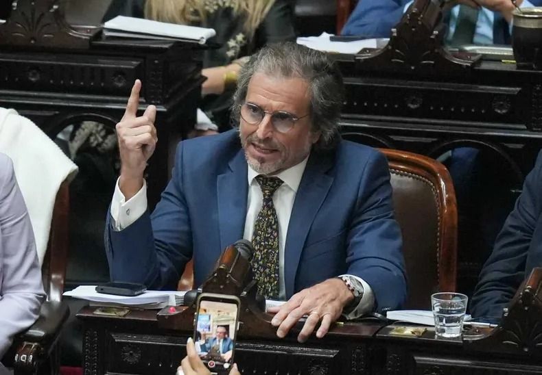 Bertie Benegas Lynch defendió el veto a la reforma previsional: “A los ricos los está masacrando”