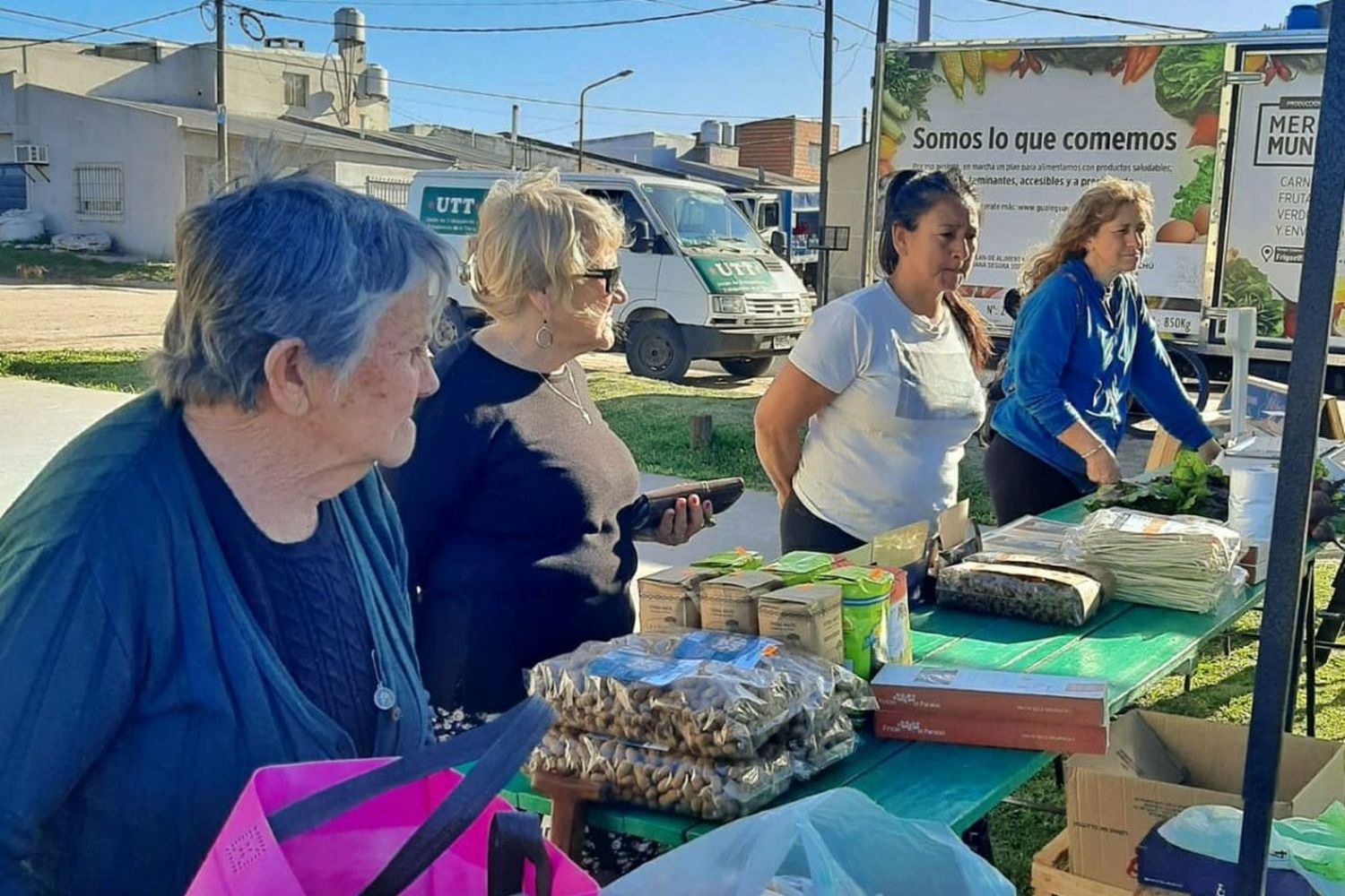 El Mercado Municipal recorre distintos barrios de la ciudad: ¿Qué venden?