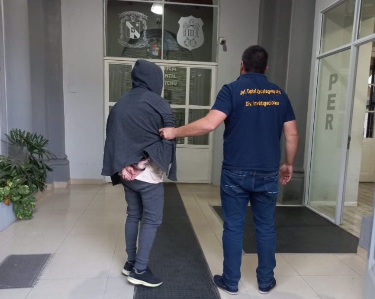 Un hombre violó su arresto domiciliario y entró a robar en dos viviendas