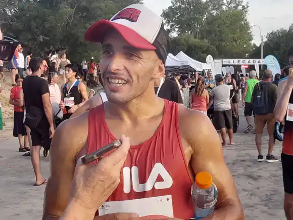 Martín Méndez se consagró en la 35ª edición de la travesía Fray Bentos - Las Cañas