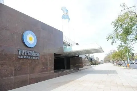 Trabajadores de prensa de TV Pública denuncian realización de "entrevistas truchas"